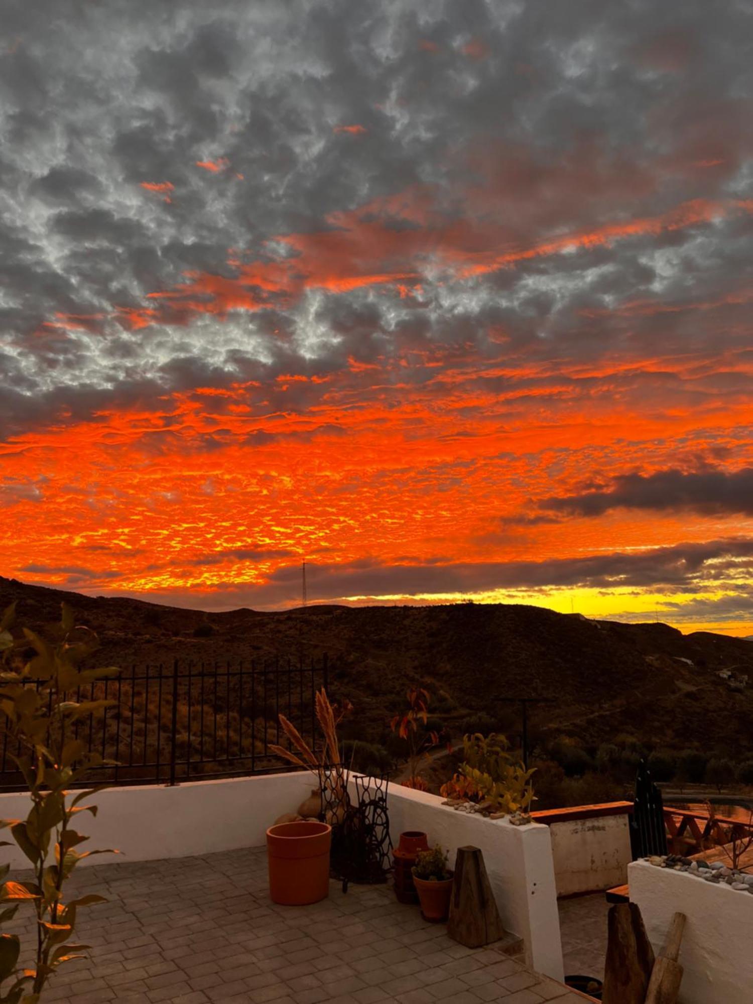 Rambla Retreats Apartment Rojo With Shared Pool & Hot Tub Stunning Views In Oria Eksteriør billede